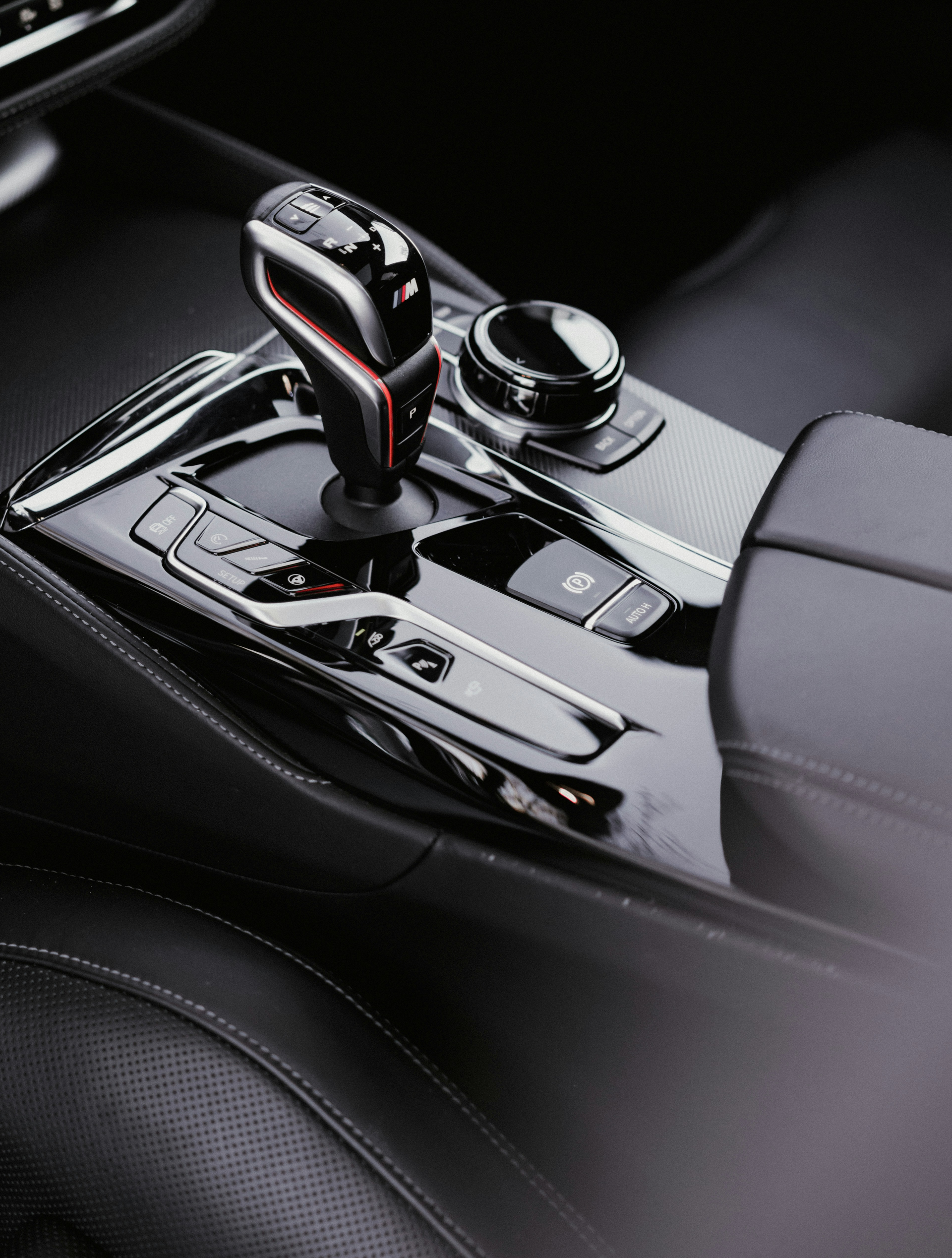 Wie Sie Piano-Lack im Auto richtig reinigen und pflegen