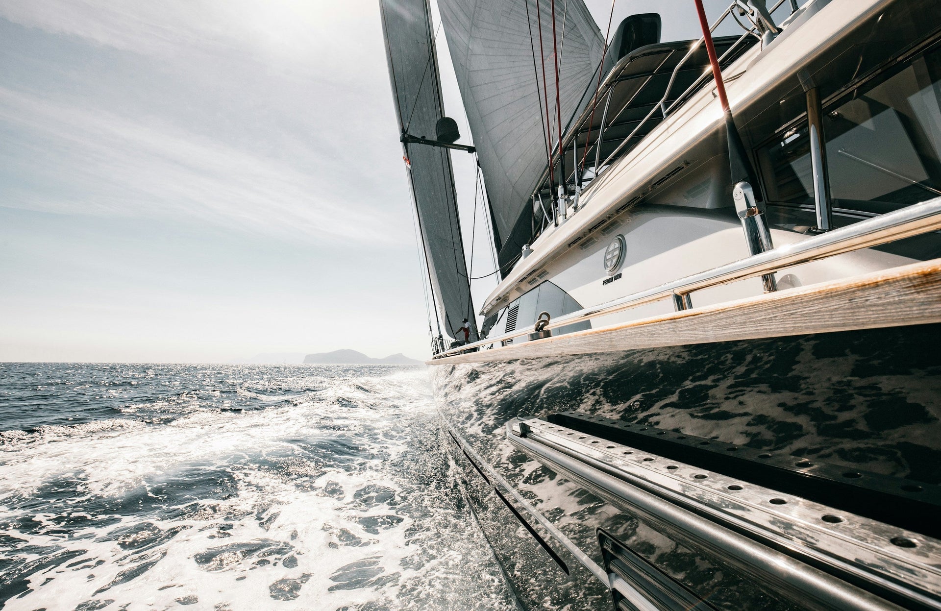 Brillance, protection et perfection : les polissages adaptés à votre bateau